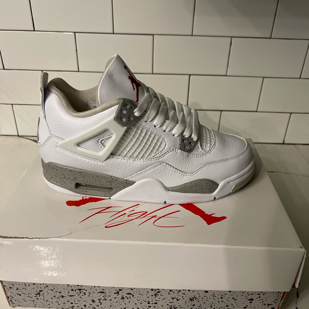 Men’s Jordan Retro 4 White Oreo Size 6.